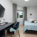 Emmi Hotel Parnawa